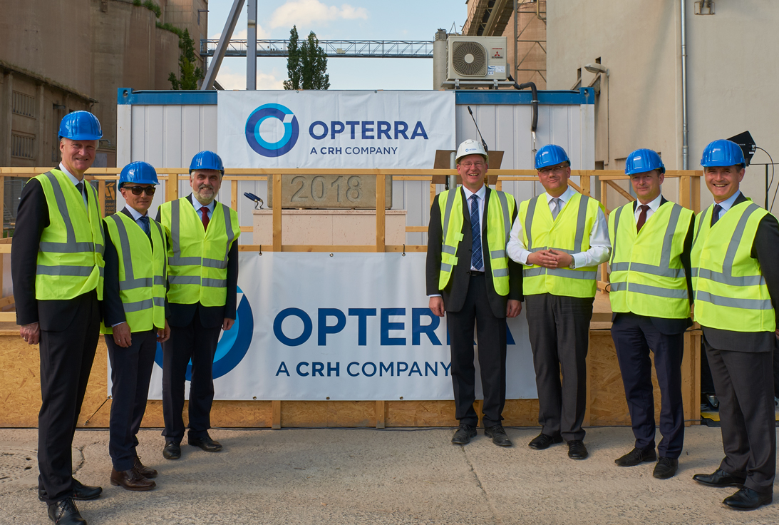 Die Zukunft beginnt jetzt: Grundsteinlegung im OPTERRRA Werk Karsdorf. (Bildquelle: OPTERRA/Sven-Eri