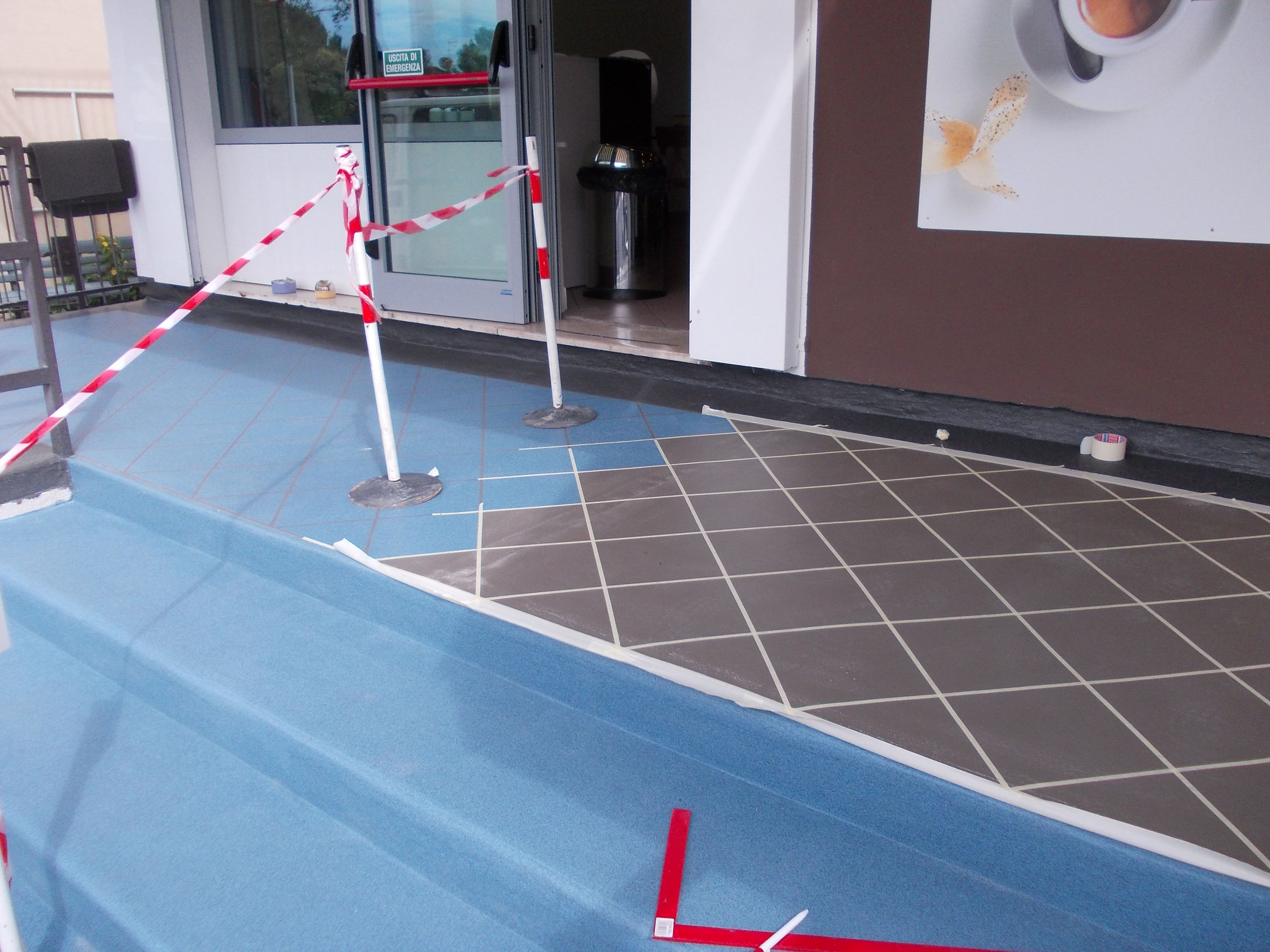 Den abgenutzten Boden haben die Verarbeiter mit Triflex in einen hübschen Eingang verwandelt.