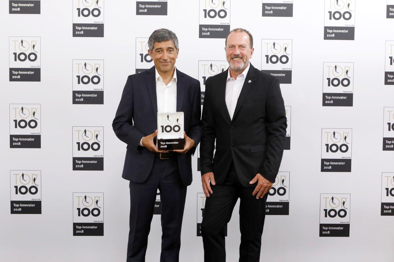 CEDON Geschäftsführer Alexander Fietz nimmt TOP100-Auszeichnung entgegen (Bildquelle: KD Busch/compa CEDON Geschäftsführer Alexander Fietz nimmt TOP100-Auszeichnung entgegen (Bildquelle: KD Busch/compa