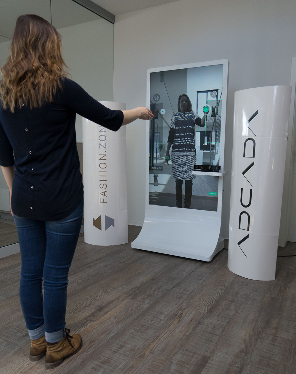 So sieht sich ein Kunde im FASHION.ZONE Mirror
