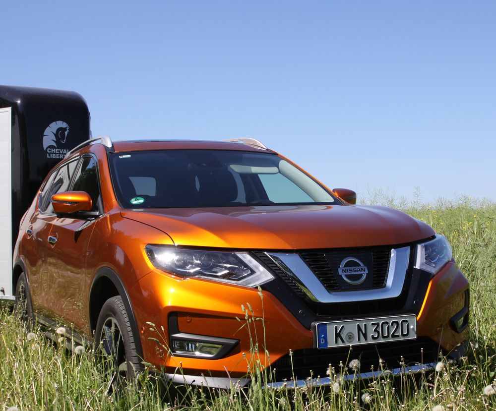 Sportlich-schicker Crossover: Nissan XTrail 2.0 dCi im Pferdeanhänger-Zugfahrzeugtest Sportlich-schicker Crossover: Nissan XTrail 2.0 dCi im Pferdeanhänger-Zugfahrzeugtest