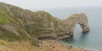 Auf in die Welt – Traumziel Neuseeland, hier Durdle Door Beach (Foto: Stiftung Völkerverständigung) Auf in die Welt – Traumziel Neuseeland, hier Durdle Door Beach (Foto: Stiftung Völkerverständigung)