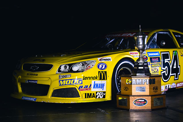 Die EuroNASCAR®Vorjahressieger Alon Day und Thomas Ferrando fuhren mit MOOG®-Produkten zum Sieg. (Bi Die EuroNASCAR®Vorjahressieger Alon Day und Thomas Ferrando fuhren mit MOOG®-Produkten zum Sieg. (Bi