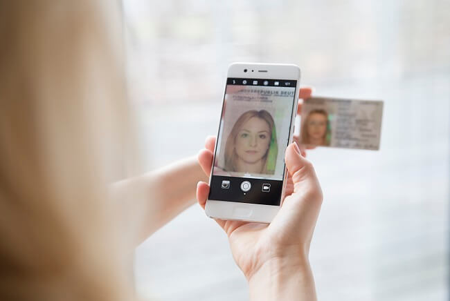 BioID® PhotoVerify Identitätsprüfung zur Verknüpfung von physischen und digitalen Identitäten