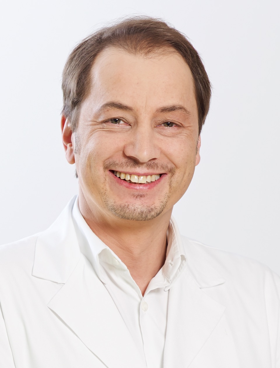 Prof. Dr. med. Peter Szurman, Chefarzt der Augenklinik Sulzbach (Bildquelle: Augenklinik Sulzbach) Prof. Dr. med. Peter Szurman, Chefarzt der Augenklinik Sulzbach (Bildquelle: Augenklinik Sulzbach)