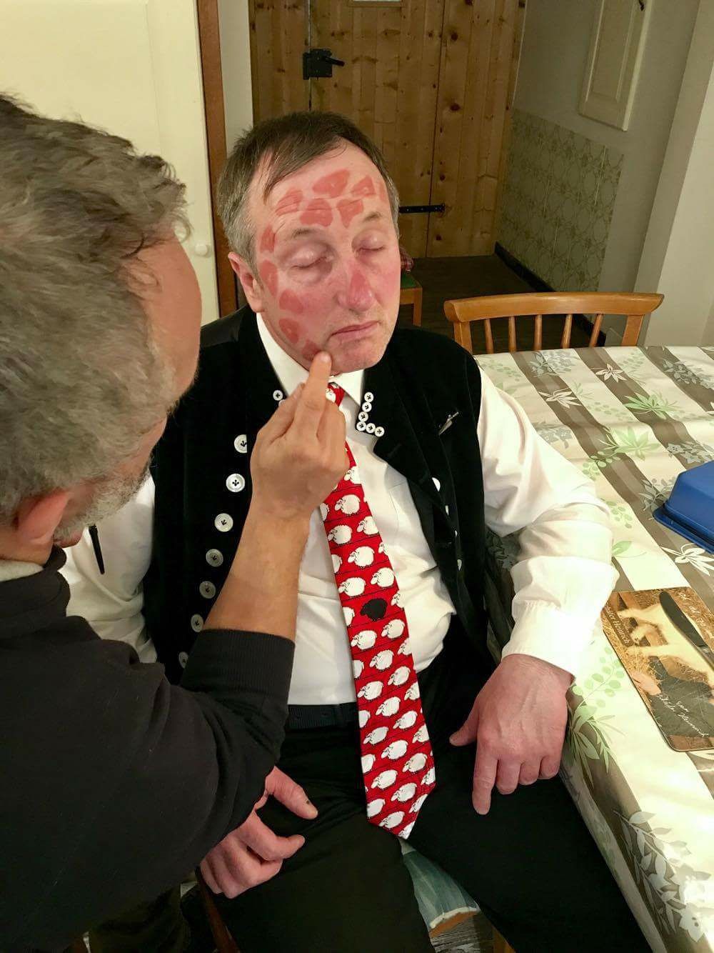 Schäfer Heinrich in der Maske, aber auch als Erzählerüber 76 Minuten. Jetzt auf Amazon Video Schäfer Heinrich in der Maske, aber auch als Erzählerüber 76 Minuten. Jetzt auf Amazon Video