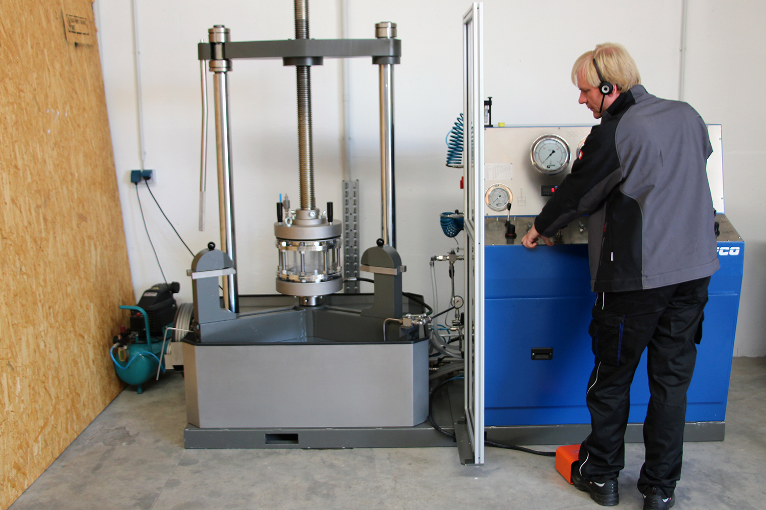 Prüfung von Armaturen auf Funktion, Dichtigkeit und Sicherheit Prüfung von Armaturen auf Funktion, Dichtigkeit und Sicherheit
