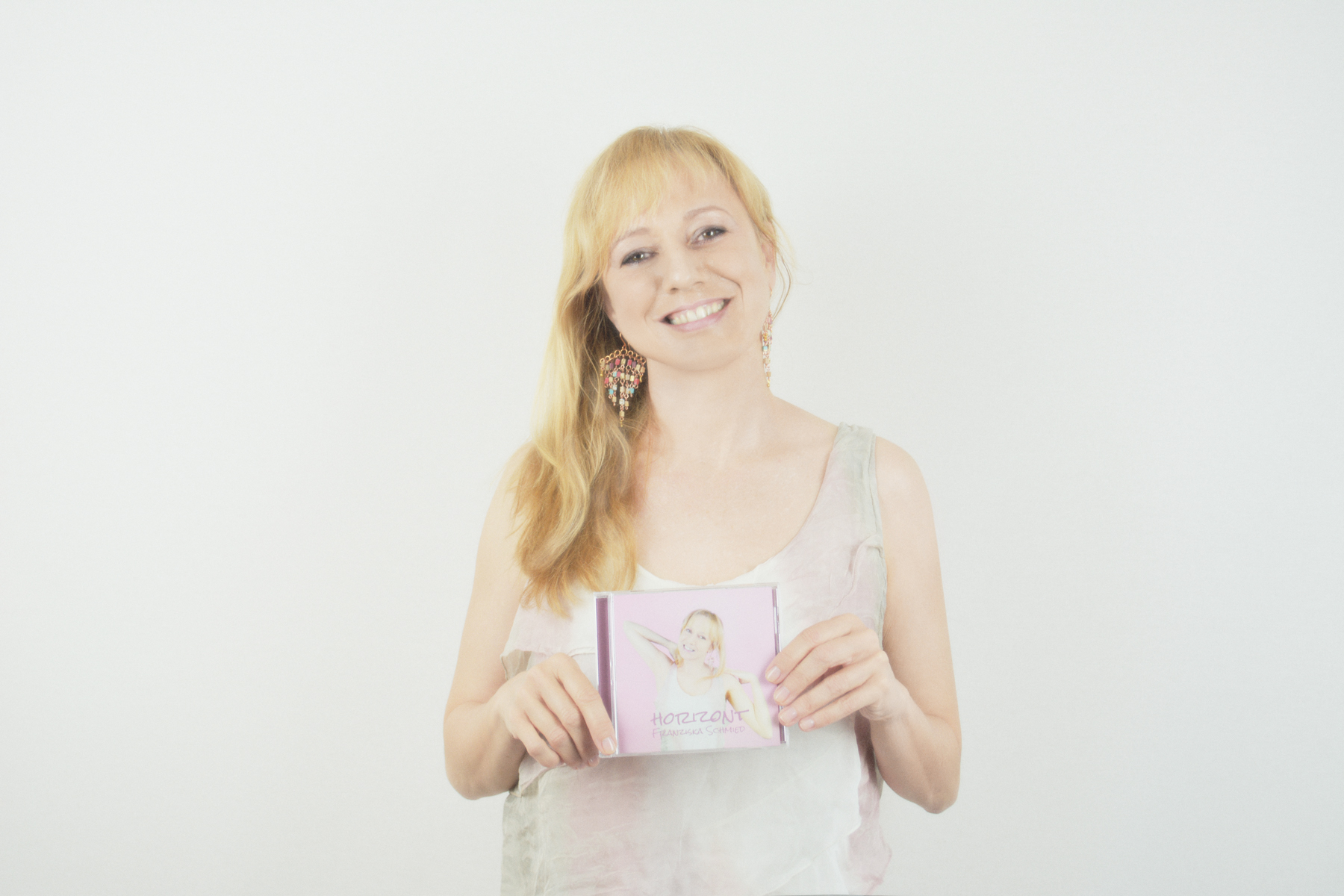 Franziska Schmied mit ihrer neuen CD"Horizont"