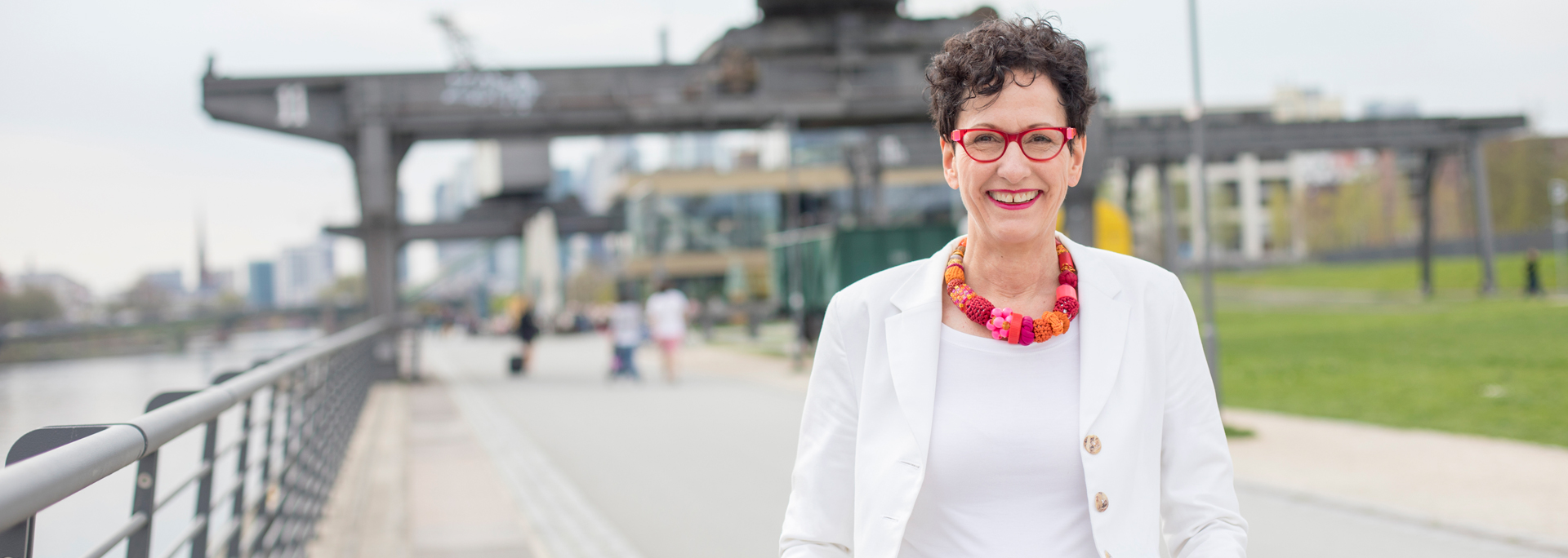 Carmen Abrahamüber moderne Führungskompetenzen Carmen Abrahamüber moderne Führungskompetenzen
