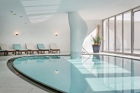 Indoorpool mit Fensterfront (c) Günter Standl (Hotel BOTANGO) Indoorpool mit Fensterfront (c) Günter Standl (Hotel BOTANGO)