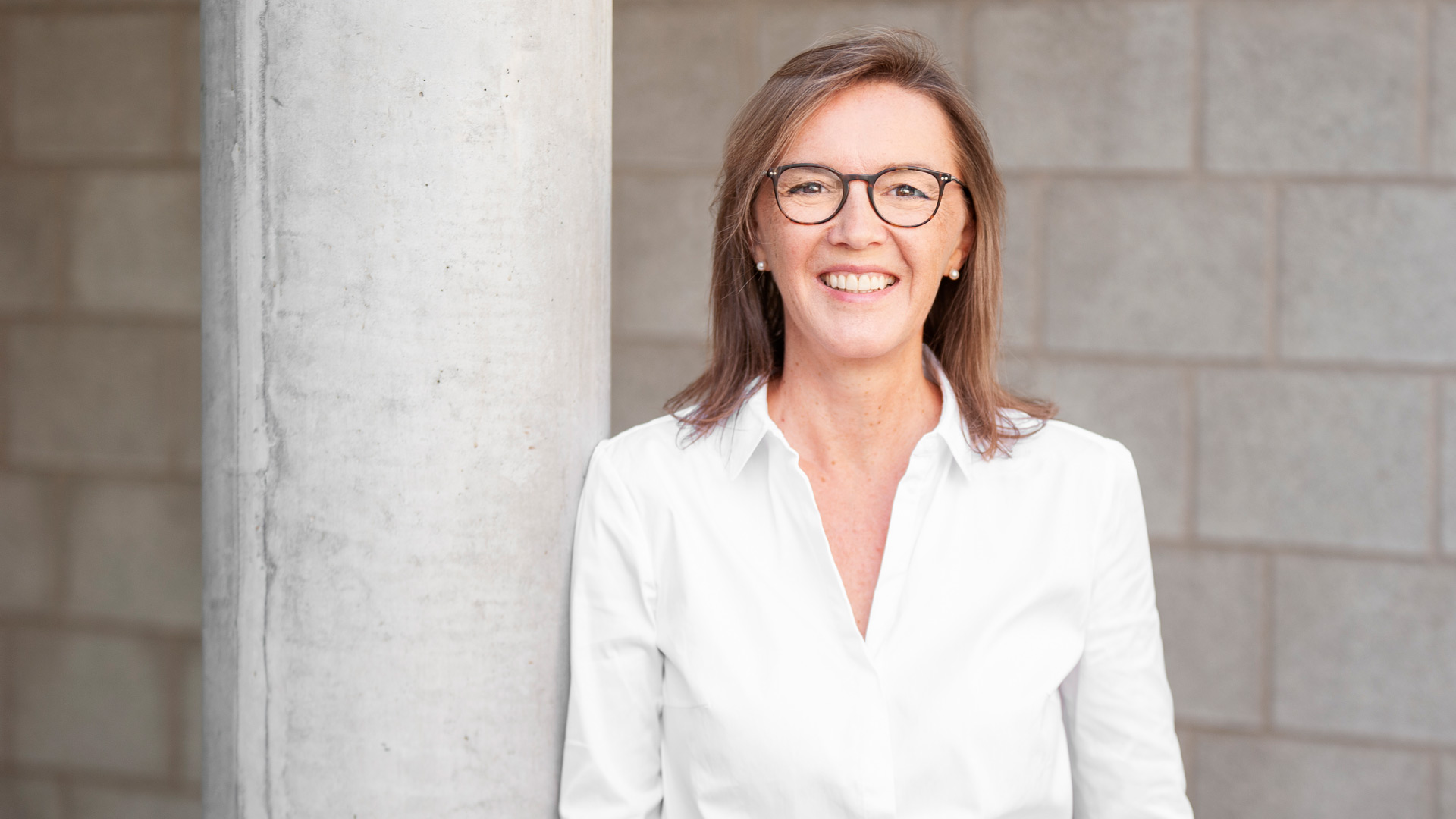 Franziska Brandt-Biesler zeigt, wie Verkäufer Termintelefonate angehen sollten. (Bildquelle: Uwe Klö Franziska Brandt-Biesler zeigt, wie Verkäufer Termintelefonate angehen sollten. (Bildquelle: Uwe Klö