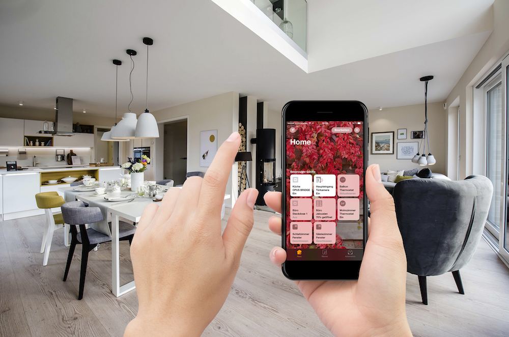 Funktionen des OPUS SmartHome-Systems lassen sich jetzt bequem mit der Apple Home App steuern. (Bild