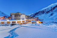 Außenansicht mit neuen Suiten im Winter (c) Alexander Maria Lohmann (Hotel Hochfirst) Außenansicht mit neuen Suiten im Winter (c) Alexander Maria Lohmann (Hotel Hochfirst)
