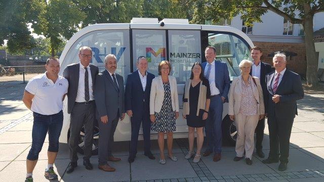 Malu Dreyer und Ulrike Höfken mit Organisatoren (Foto: Mainzer Stadtwerke) Malu Dreyer und Ulrike Höfken mit Organisatoren (Foto: Mainzer Stadtwerke)