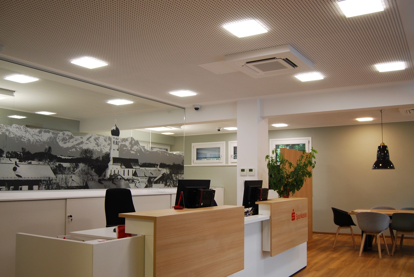 Einbauleuchte EMX Matri-Flex: ideale optische und energieeffiziente Lösung bei Leuchtenaustausch Einbauleuchte EMX Matri-Flex: ideale optische und energieeffiziente Lösung bei Leuchtenaustausch