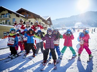 Gruppenfoto vom Kinderskikurs (c) Peter Podpera (Krallerhof)