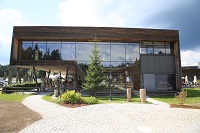 Außenansicht auf das Hotel (INNs HOLZ Natur- & Vitalhotel und Chaletdorf Böhmerwald)