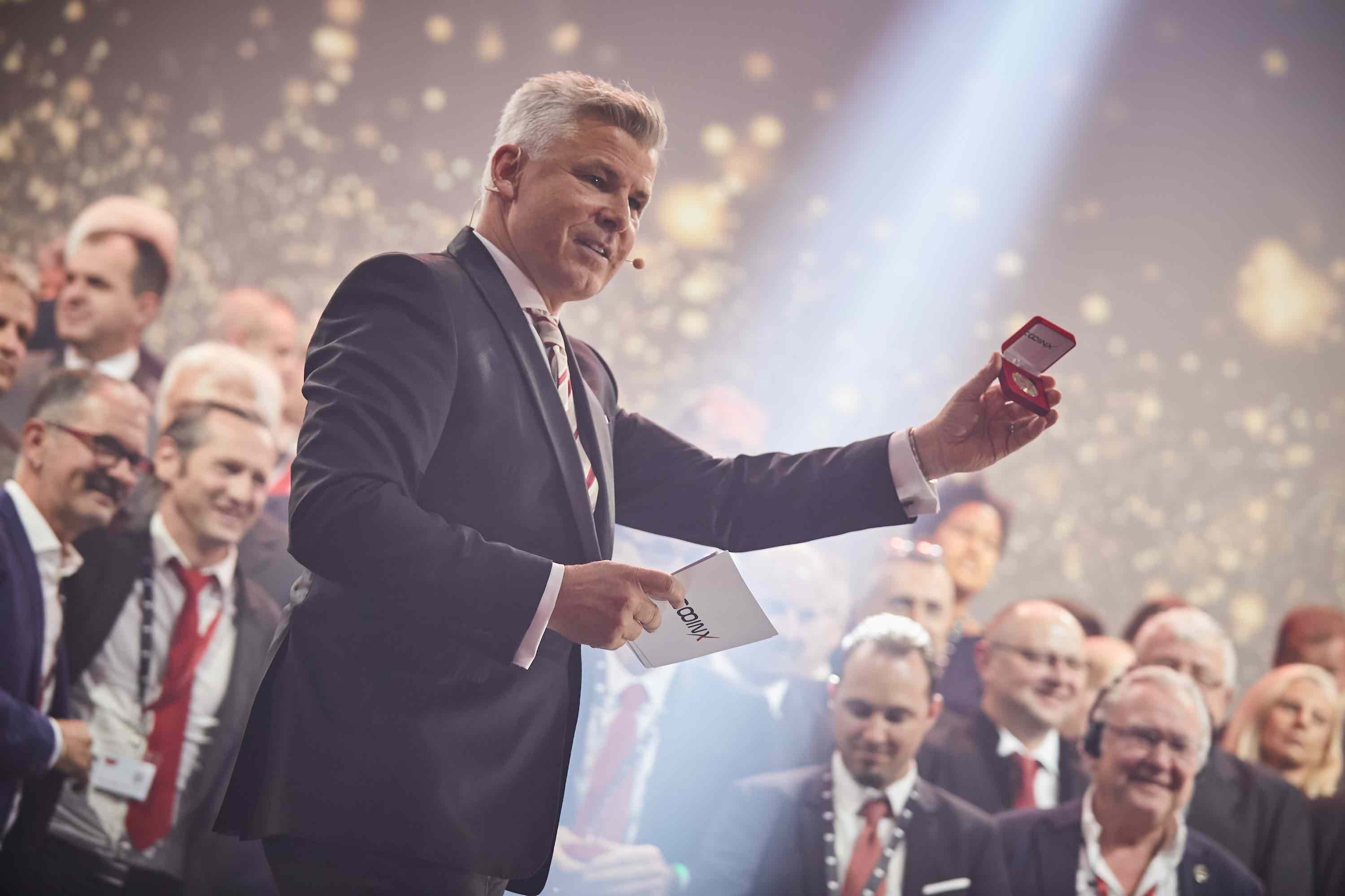 Founder und Unternehmer Michael Scheibe präsentiert bei der COOINX Convention