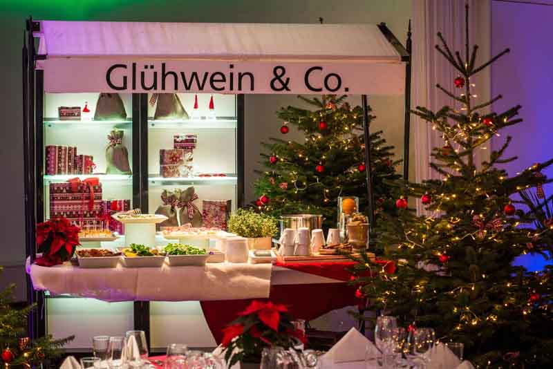 Weihnachtsmarkt als Corporate Event mit Glühweinstand von der KAISERSCHOTE (Foto: KAISERSCHOTE) Weihnachtsmarkt als Corporate Event mit Glühweinstand von der KAISERSCHOTE (Foto: KAISERSCHOTE)