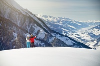 Pärchen genießt den Ausblick (c) MirjaGeh.com (St. Johann Alpendorf)