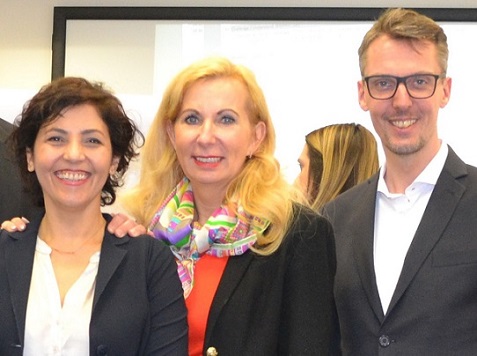 (v.li.): Prof. Dr. Esin Bozyazi, Prof. Dr. Sonja Salmen, Prof. Dr. Lars Castellucci. Foto: Motzko