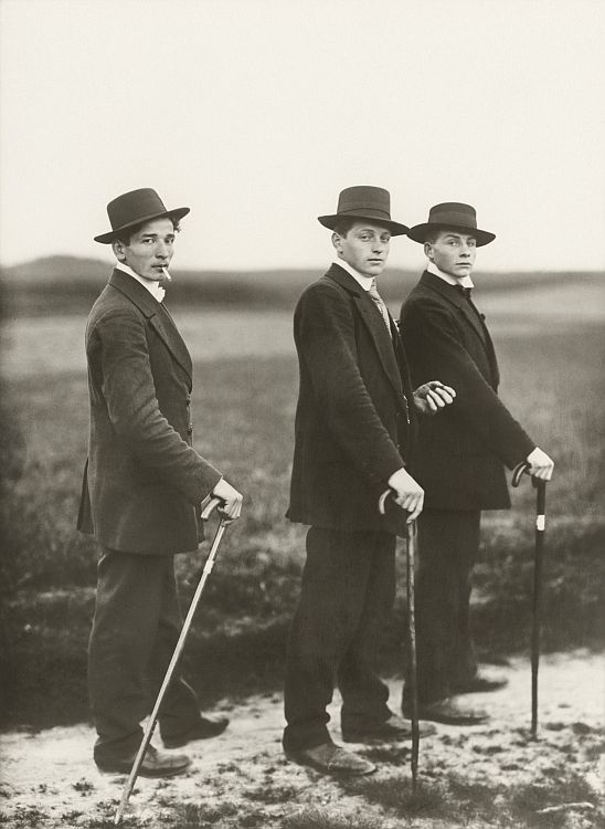 August Sander: Jungbauern, 1914 (Bildquelle:©Die Photographische Sammlung/SK Stiftung Kultur) August Sander: Jungbauern, 1914 (Bildquelle:©Die Photographische Sammlung/SK Stiftung Kultur)
