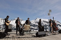 Band spielt beim Tanzcafe Arlberg (Lech Zürs Tourismus)