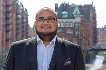 Im Herzen von Hamburg arbeitet Rüttinger nun als neuer Sales Manager der kommatec redaction Im Herzen von Hamburg arbeitet Rüttinger nun als neuer Sales Manager der kommatec redaction