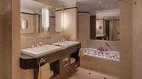 Romantisches Badezimmer mit Wanne (c) Wellnessresidenz Alpenrose (Sporthotel Alpenrose Residenz)