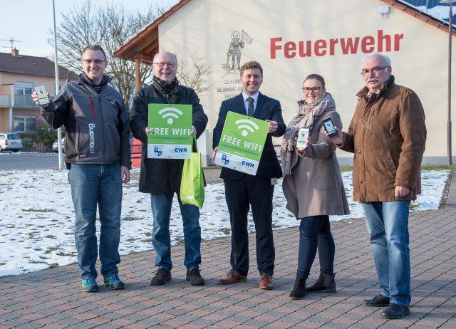 Im Bild: Die Verantwortlichen (Foto: EWR)