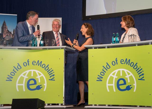 Im Bild: Die Verantwortlichen (Foto: EWR)