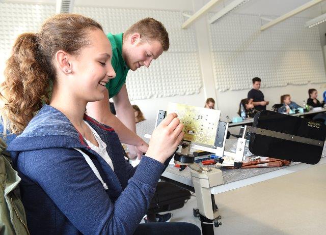 Im Bild: Teilnehmerinnen und Teilnehmer des Girlsday