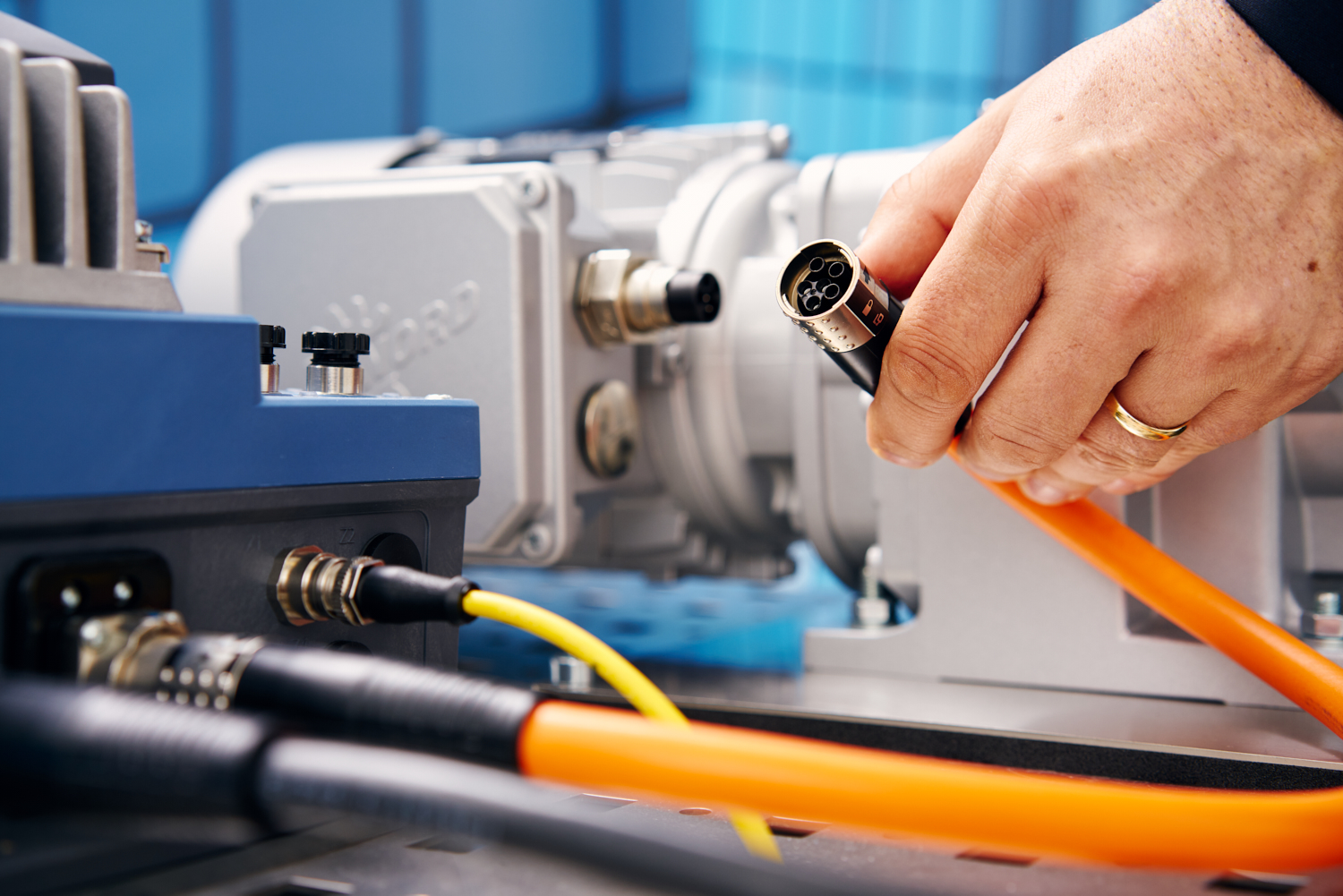 Leistungsstarker Stecker-Kabelverbund: X-TEC und W-TEC von LQ. Leistungsstarker Stecker-Kabelverbund: X-TEC und W-TEC von LQ.