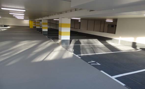 Die schadhafte Oberfläche des Parkhauses ist dank Triflex wieder dauerhaft dicht.