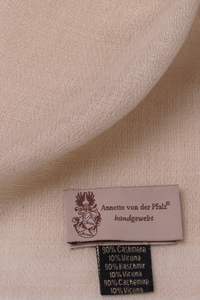 handgewebter Schal mit Vicunja Garn - Annette von der Pfalz