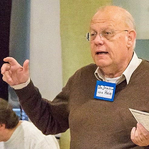 Dr. von Hein bei einem Vortrag Dr. von Hein bei einem Vortrag