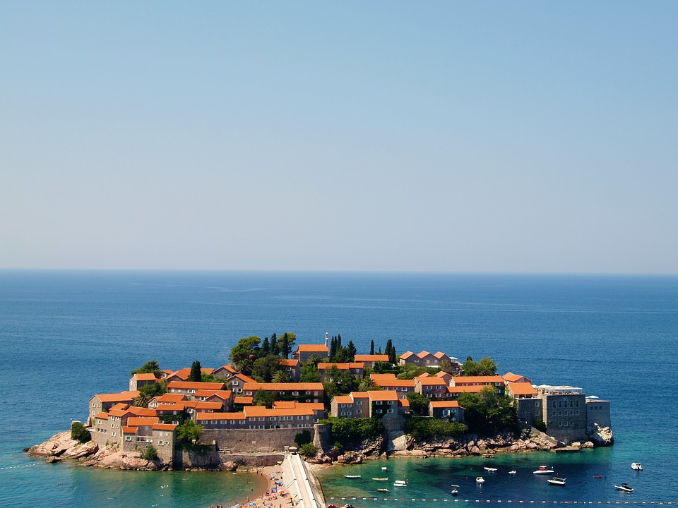 Montenegro: Schöne Architektur, schöne Landschaft, schöne Domains... (Bildquelle: tiburi) Montenegro: Schöne Architektur, schöne Landschaft, schöne Domains... (Bildquelle: tiburi)