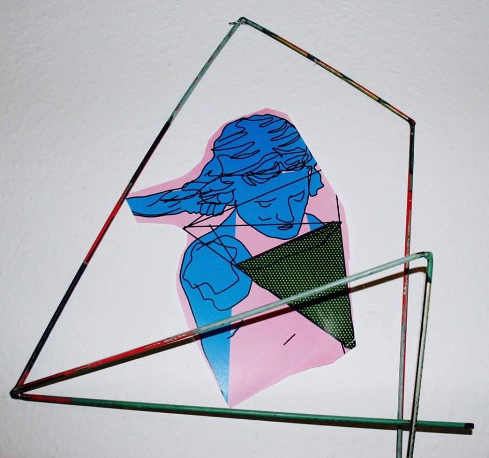 Nori Blume, Armer Junge, 2018, C-Print mit Stahlrohren