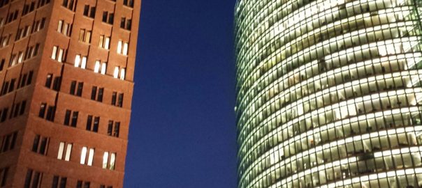 Architektur: Kanten, Schnittflächen, Kristallstrukturen