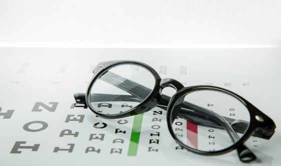 Augenarzt warnt vor zu langem Sitzen vor dem Bildschirm. (Bildquelle:©niphon?Fotolia) Augenarzt warnt vor zu langem Sitzen vor dem Bildschirm. (Bildquelle:©niphon?Fotolia)