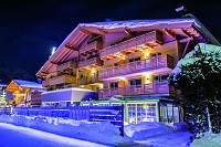 Stimmungsvolle Beleuchtung des Hotel Gutjahr bei Nacht (c) EPS (Hotel Gutjahr) Stimmungsvolle Beleuchtung des Hotel Gutjahr bei Nacht (c) EPS (Hotel Gutjahr)