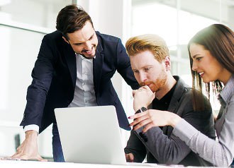 Planungsgespräch im Ingenieurbüro (Bildquelle: @Goran Bogicevic)