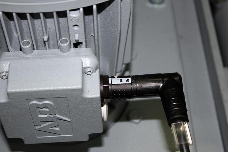 Der Steckverbinder M15 Power ist ideal auch bei beengten Platzverhältnissen. Der Steckverbinder M15 Power ist ideal auch bei beengten Platzverhältnissen.
