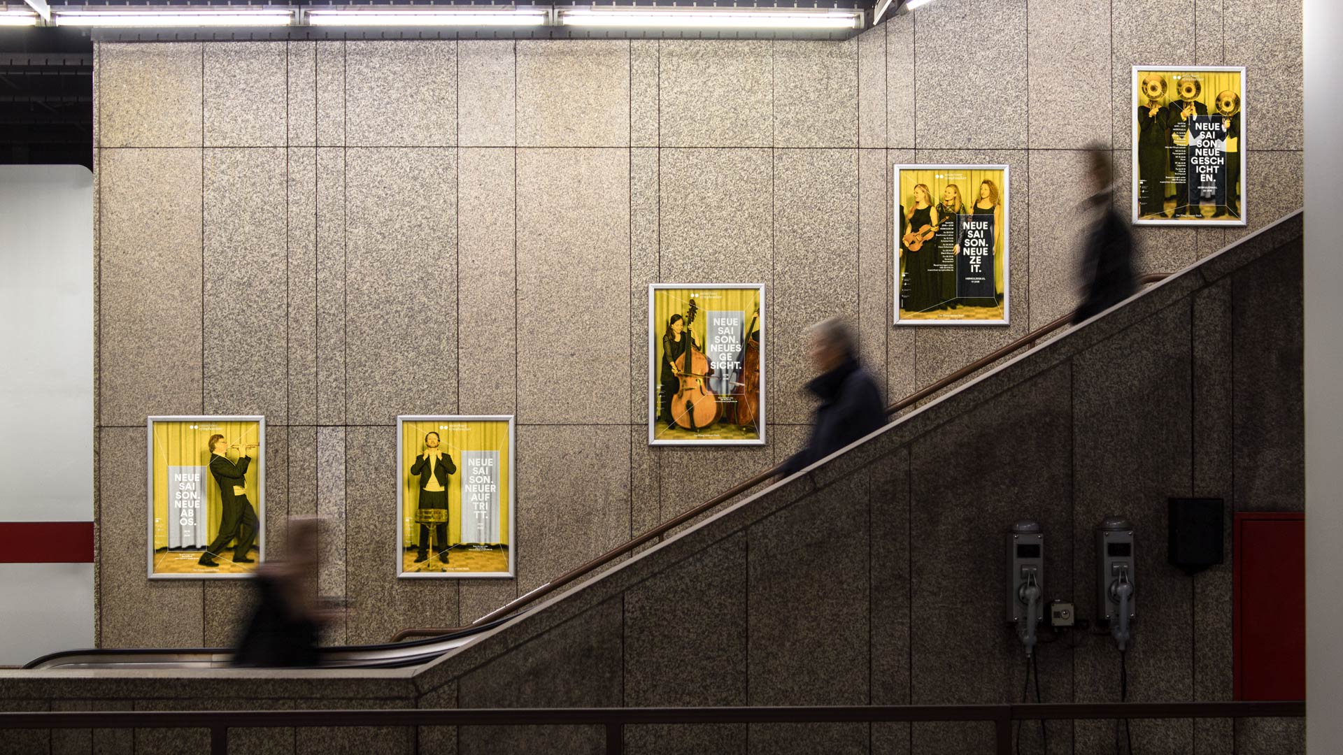 Plakatwerbung für die Münchner Symphoniker in der U-Bahn. Plakatwerbung für die Münchner Symphoniker in der U-Bahn.