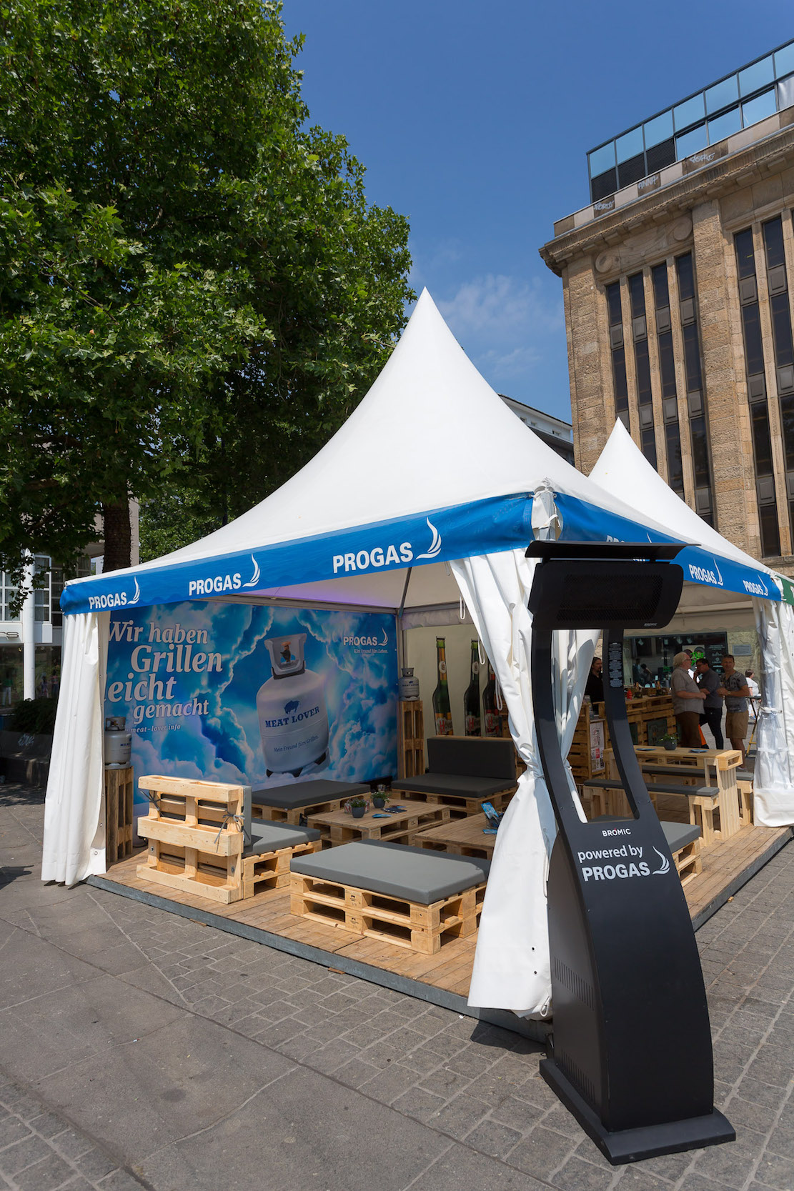 Beim Festival Dortmundàla carte kam ein Bromic-Strahler an der PROGAS-Genießer-Lounge zum Einsatz. ( Beim Festival Dortmundàla carte kam ein Bromic-Strahler an der PROGAS-Genießer-Lounge zum Einsatz. (