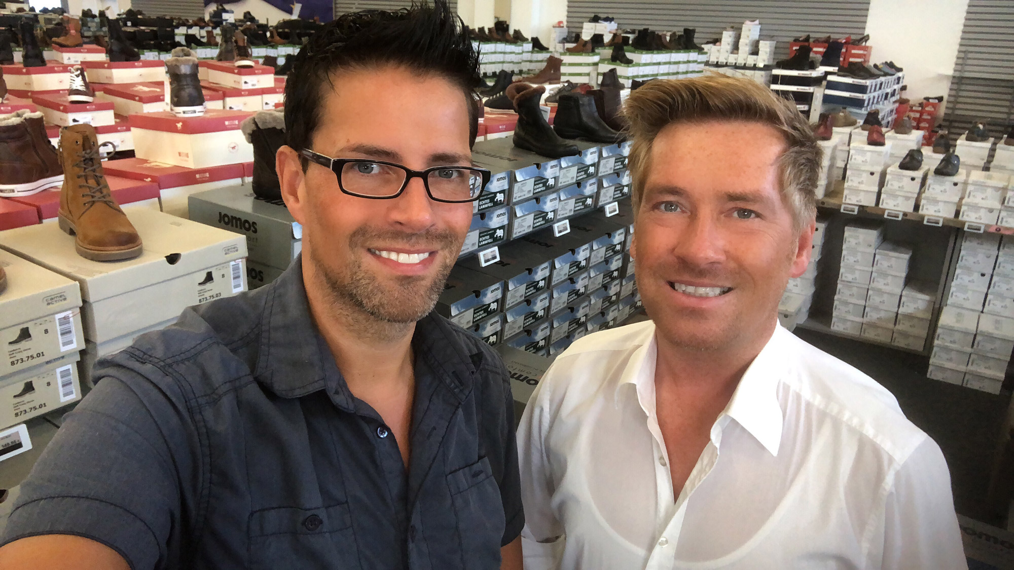 Freuen sichüber den XL-Erfolg Ihres Unternehmens: Georg Mahn (l.) und Kay Zimmer (r.) von schuhplus