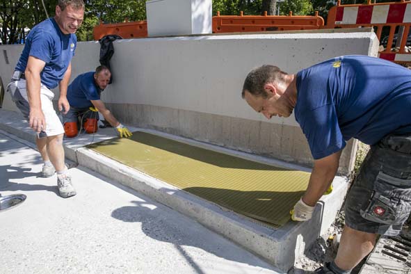 Mit der Flächenheizung von Triflex bleiben Wege und Zufahrten eisfrei.