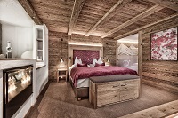 Schlafzimmer mit gemütlichem Kamin (c) Gerhard Wolkersdorfer Traumbild.at (Das Rieser)