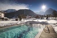 Außenpool im Winter (c) Gerhard Wolkersdorfer Traumbild.at (Das Rieser)
