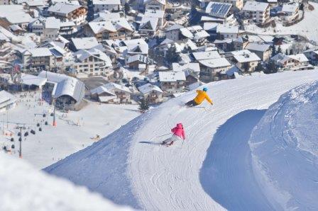 Skifahren oberhalb des Ortes